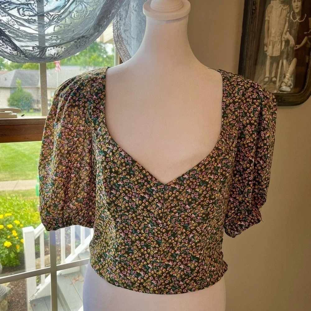 ASTR The Label Olive Lilac Ditsy Floral Puff Sleeve Crop Top - Size S
